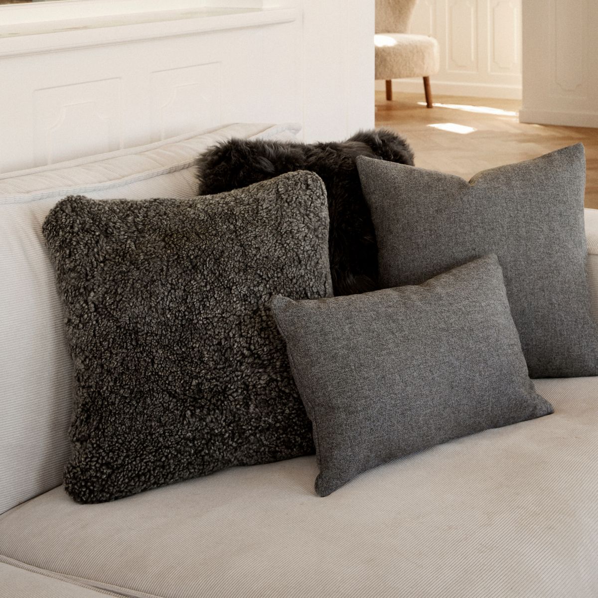 Coussin en laine courte de mouton Anthracite