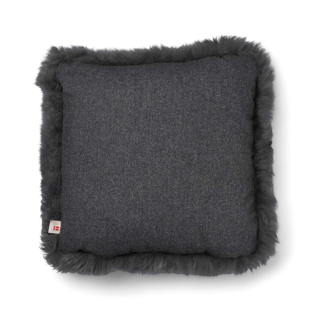 Coussin en peau de mouton longue laine Roche/acier