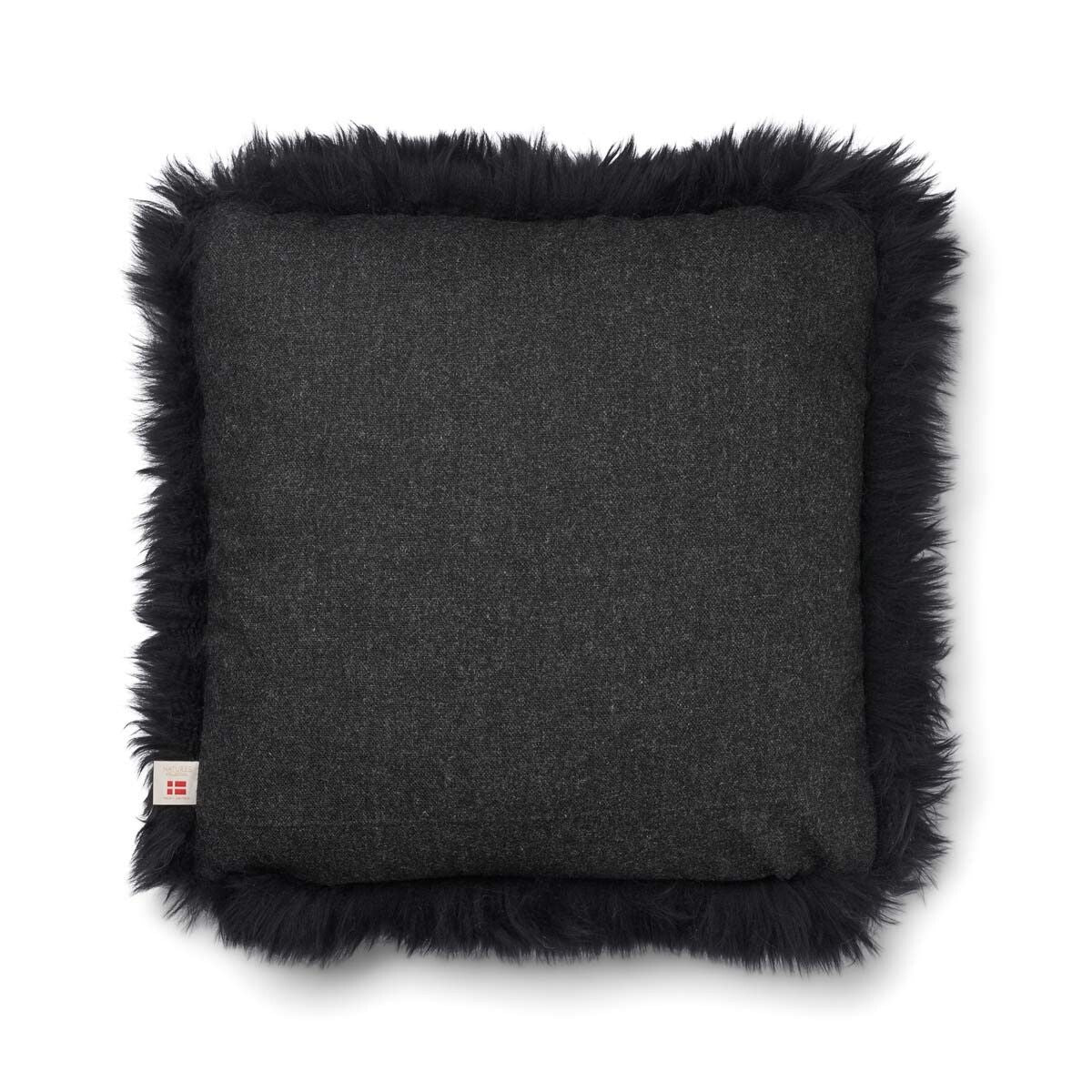 Coussin en peau de mouton longue laine Fusain/Noir