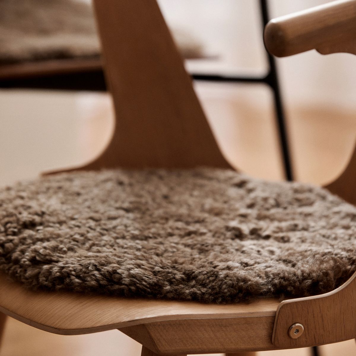 Dessus de siège en peau de mouton bouclée à laine courte | Ø38 cm Anthracite