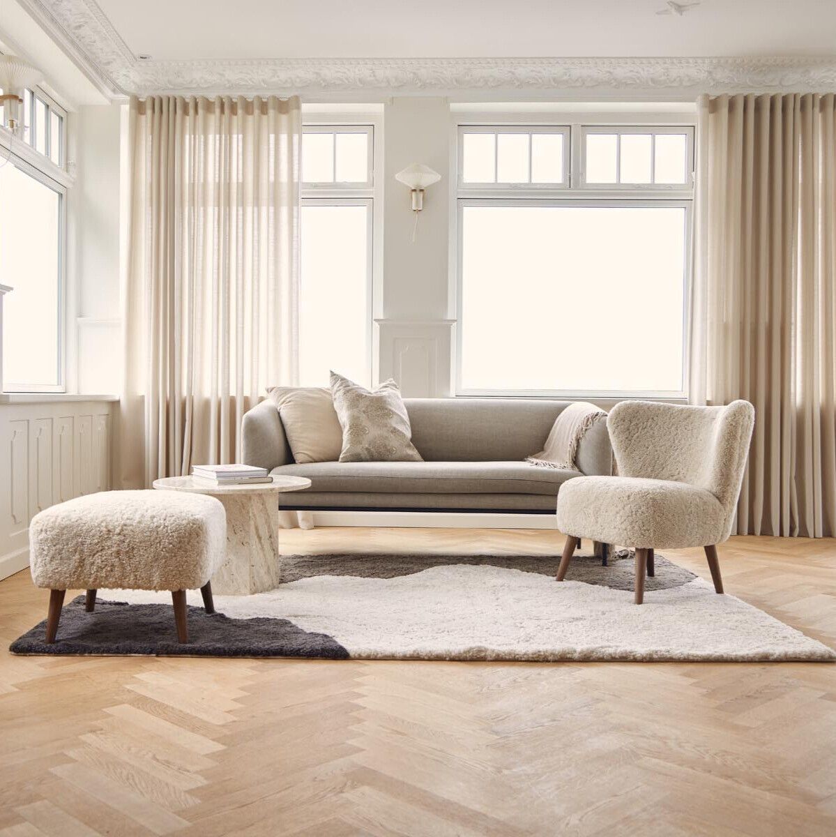 Tapis court en laine bouclée en peau de mouton River Design Anthracite/Cappuccino/Pearl