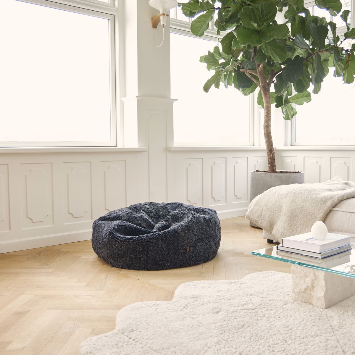 Pouf rond en peau de mouton à laine courte Anthracite