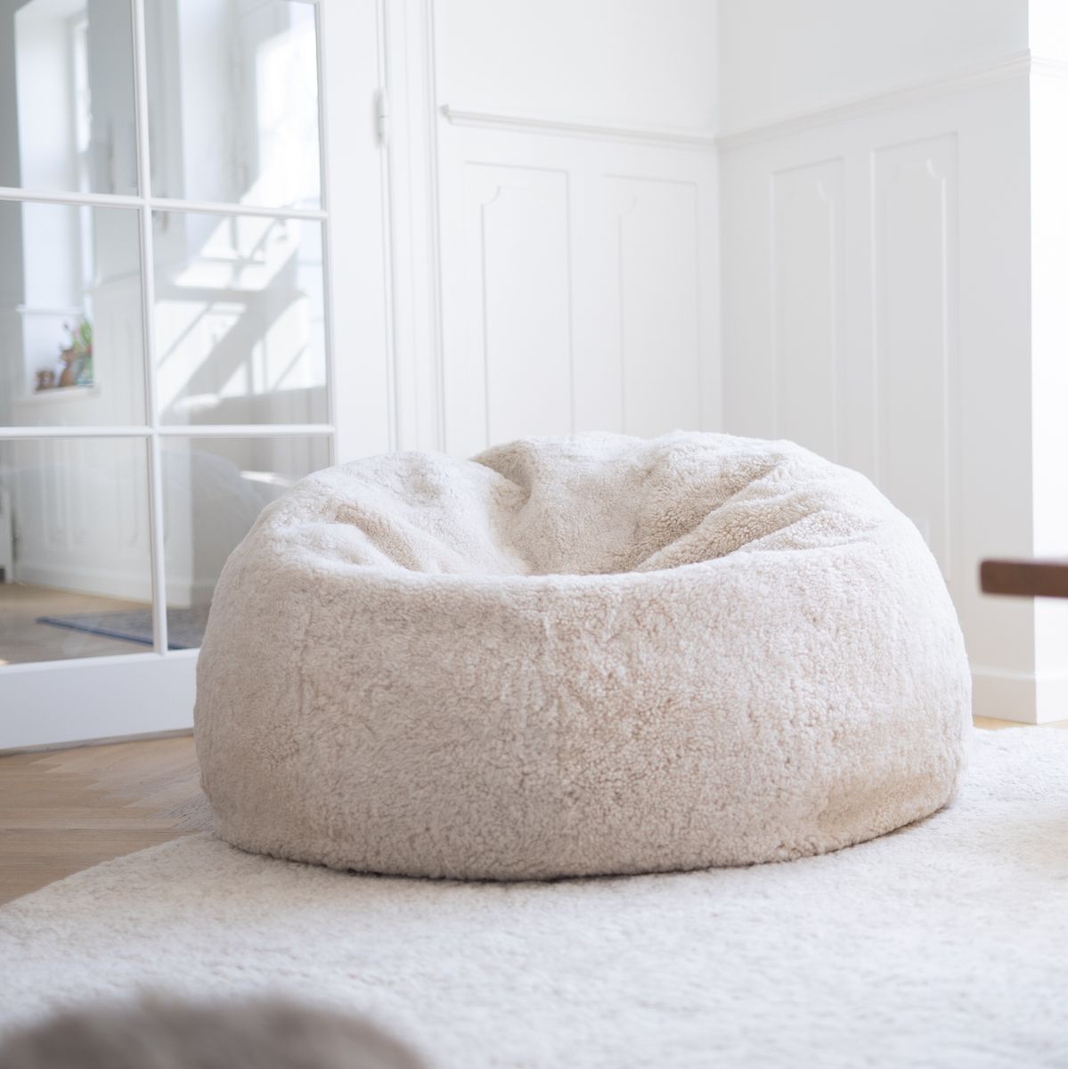Pouf rond en peau de mouton à laine courte Anthracite