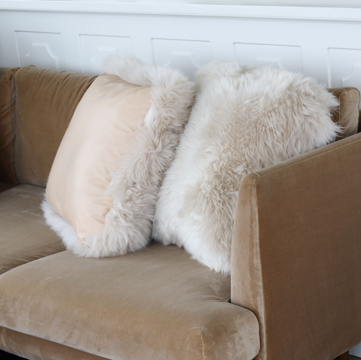Coussin en peau de mouton longue laine Ivoire