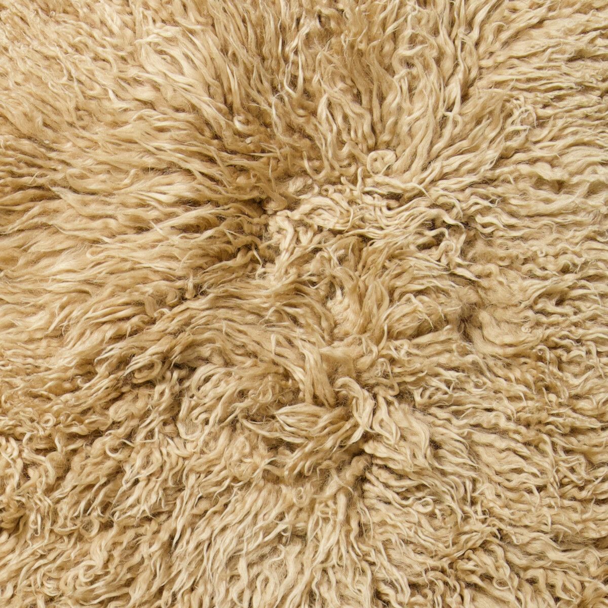 Fautieuil Emil en peau de mouton à laine longue Miel