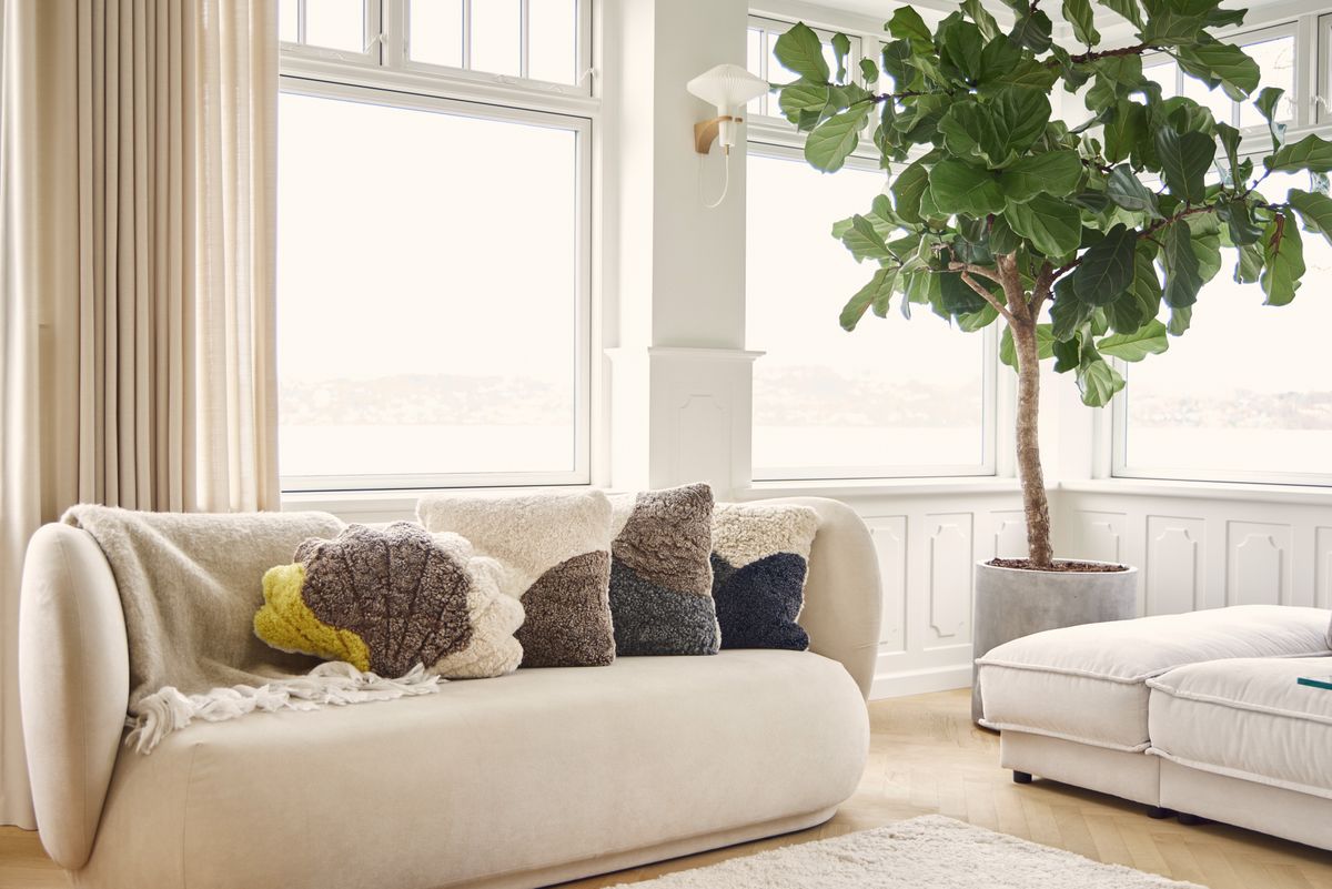 Coussin en laine courte de mouton Taupe/Gris foncé/Beige