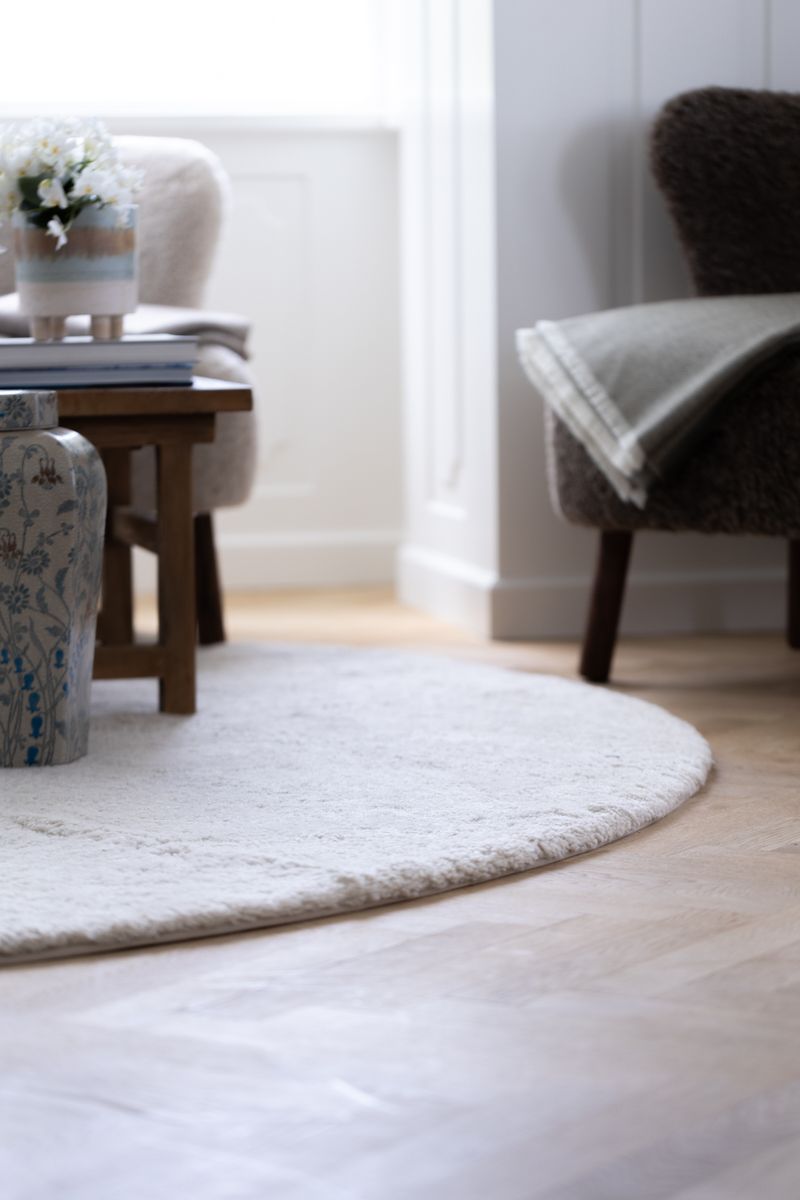 Tapis design en peau de mouton bouclée à laine courte Ø140 cm Perle