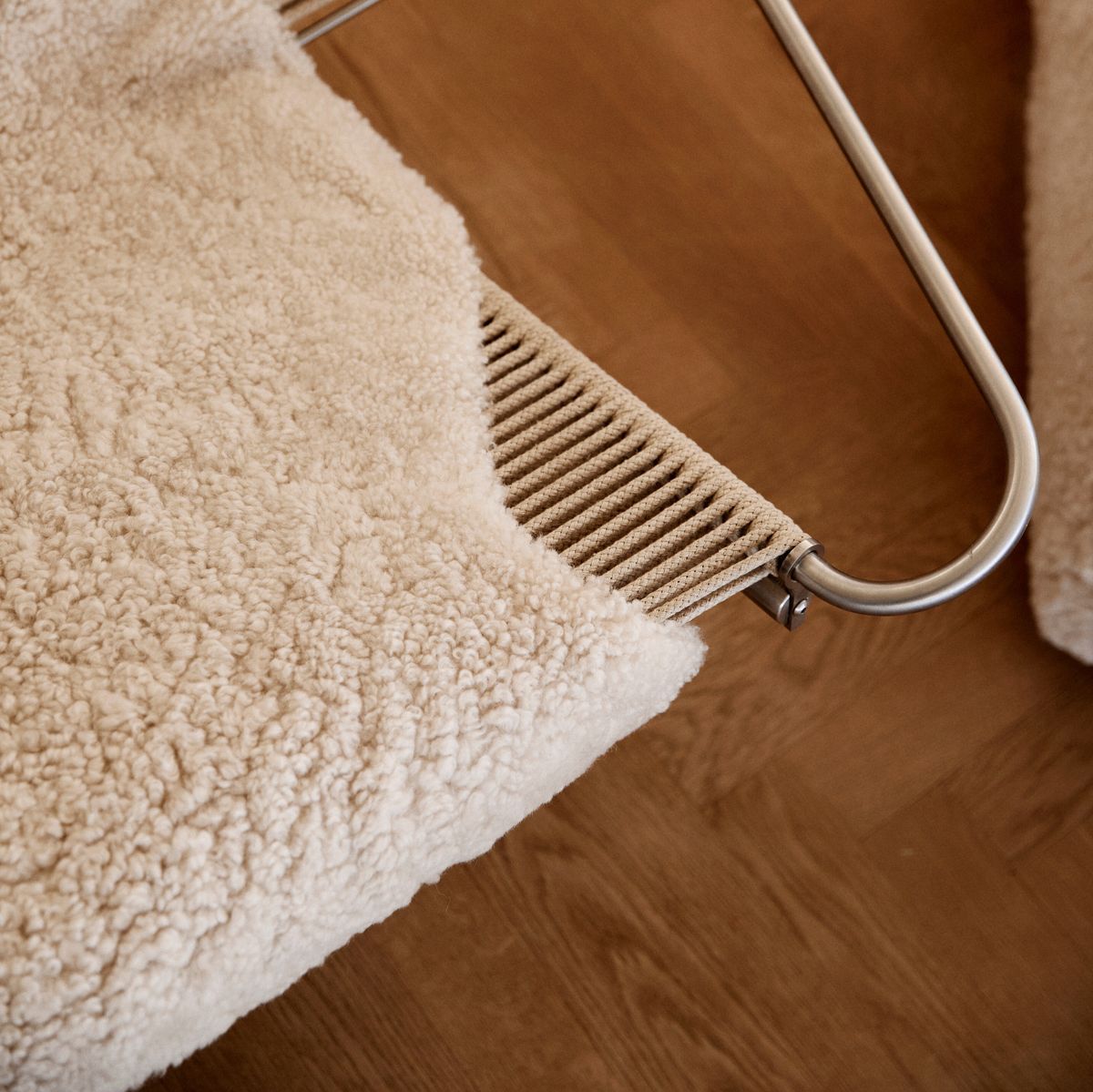 Peau de mouton à laine courte bouclée 90 cm Anthracite