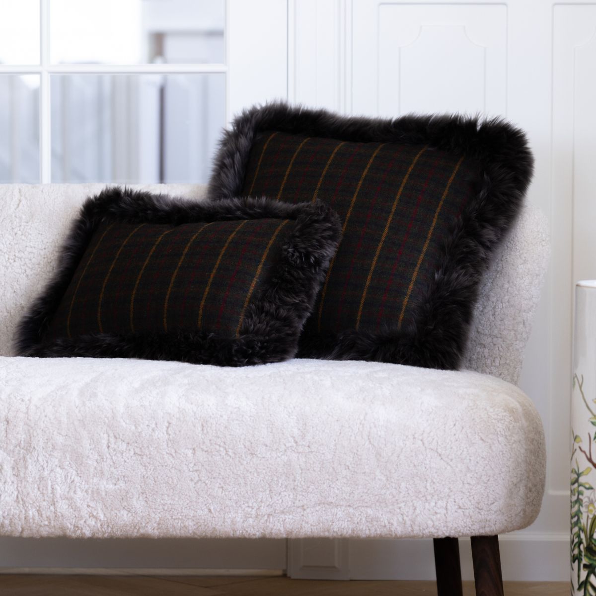 Coussin en peau de mouton longue laine Cacao-Marron foncé/Taupe