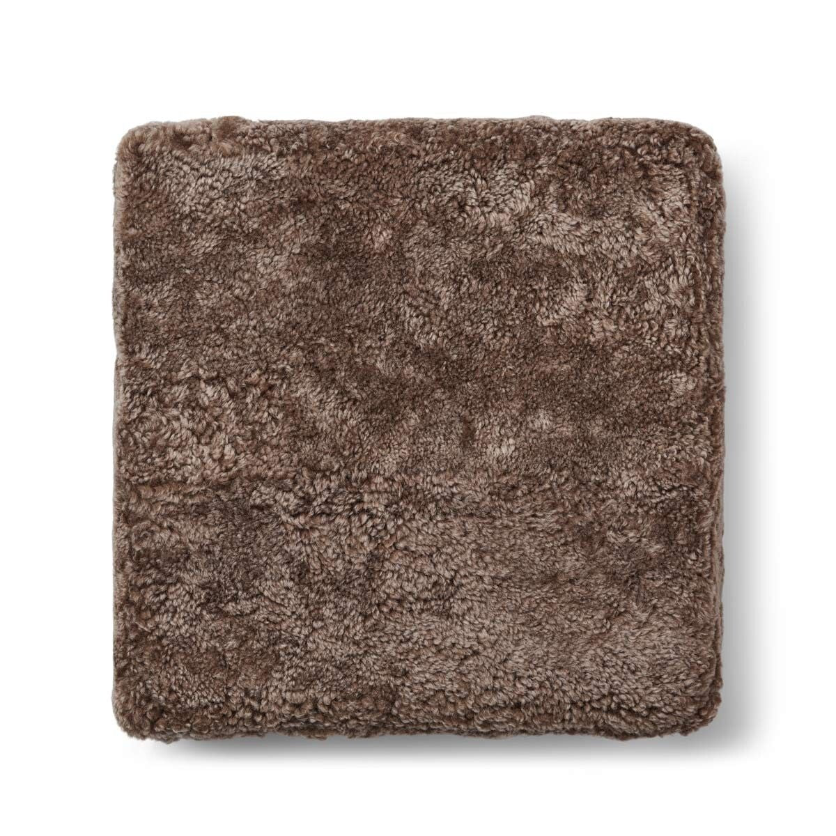 Pouf en peau de mouton bouclée | Laine courte Taupe