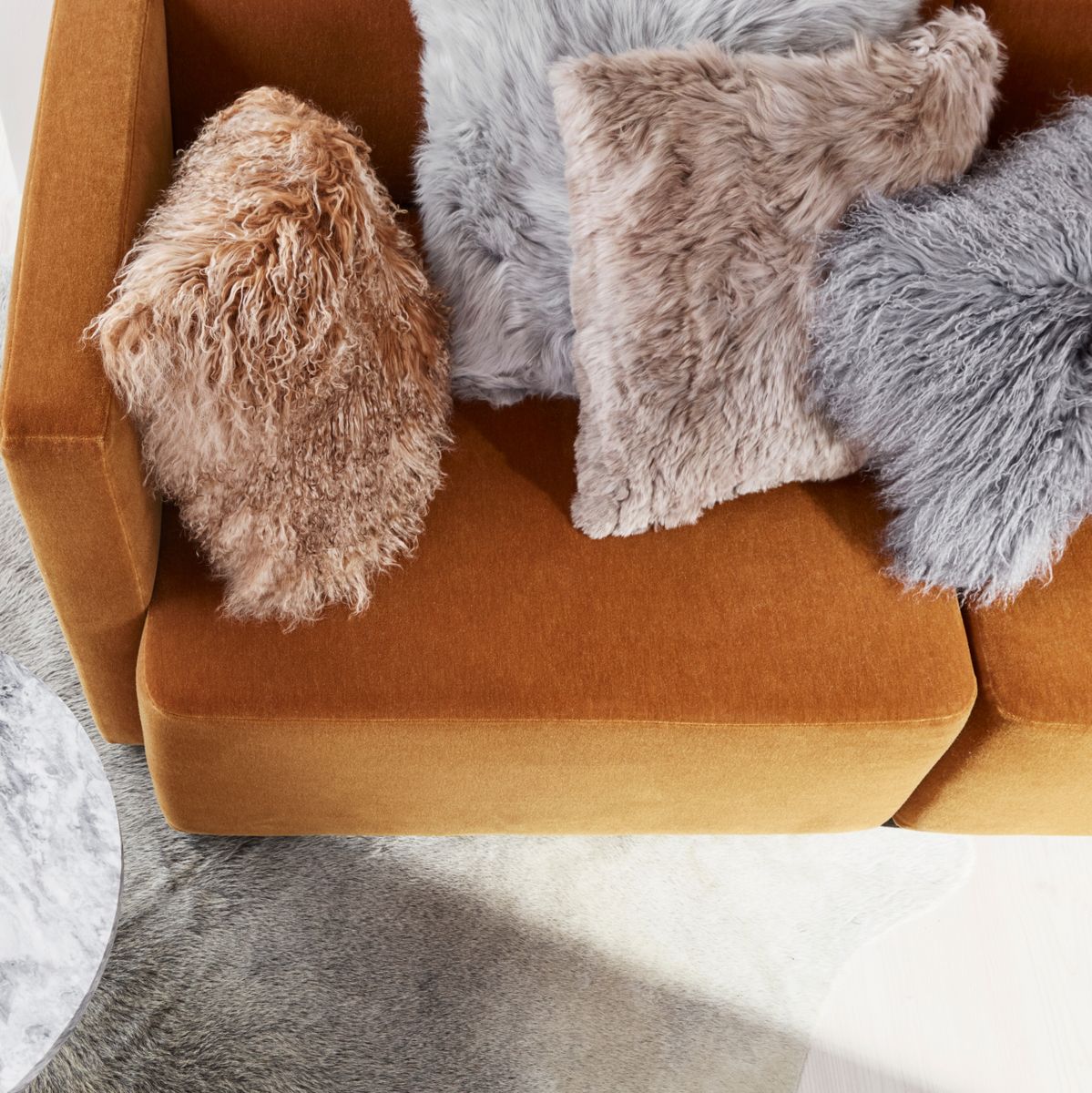 Coussin en peau de mouton bouclée Lever de soleil arctique