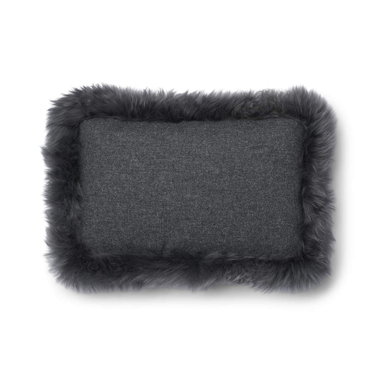 Coussin en peau de mouton longue laine Roche/acier