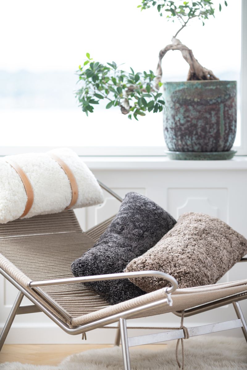 Coussin en laine courte de mouton Gris Léger