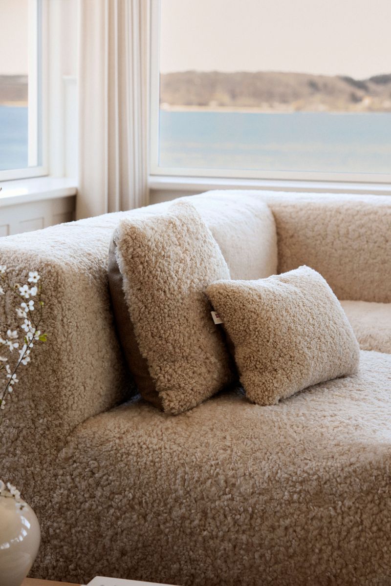 Coussin en laine courte de mouton Beige/Perle