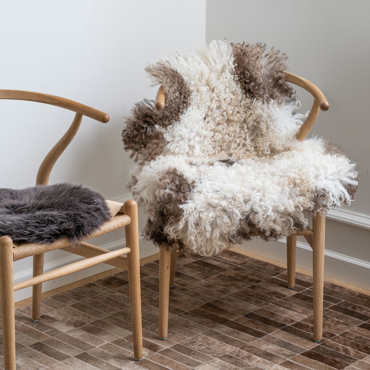 Peau de mouton bouclée 90 cm Noirâtre