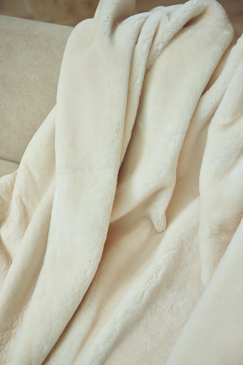 Jeté Angelina | Peau de mouton double face | Laine courte Beige