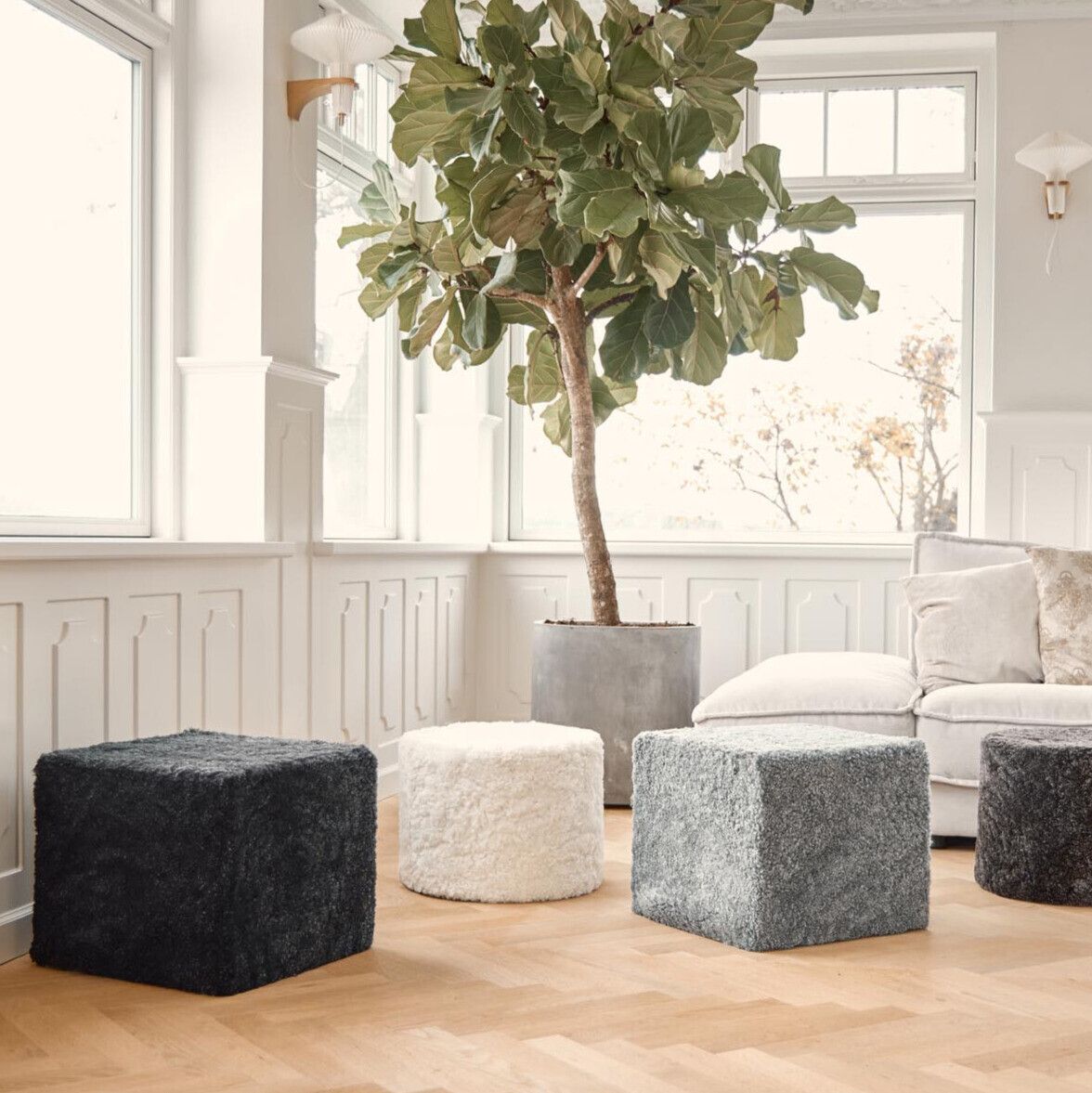 Pouf court en laine bouclée de mouton Anthracite