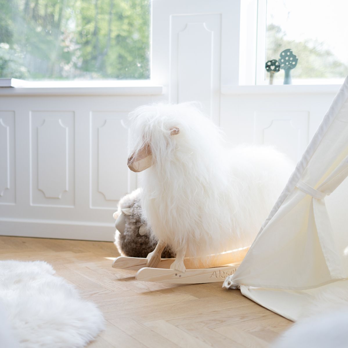 Mouton à bascule en peau de mouton Islandaise Gotland Gris naturel