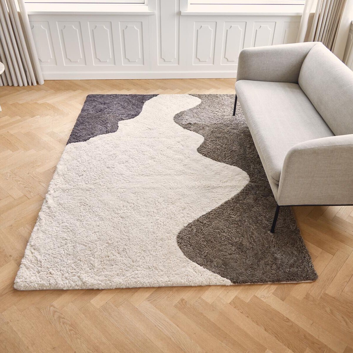 Tapis court en laine bouclée en peau de mouton River Design Anthracite/Cappuccino/Pearl