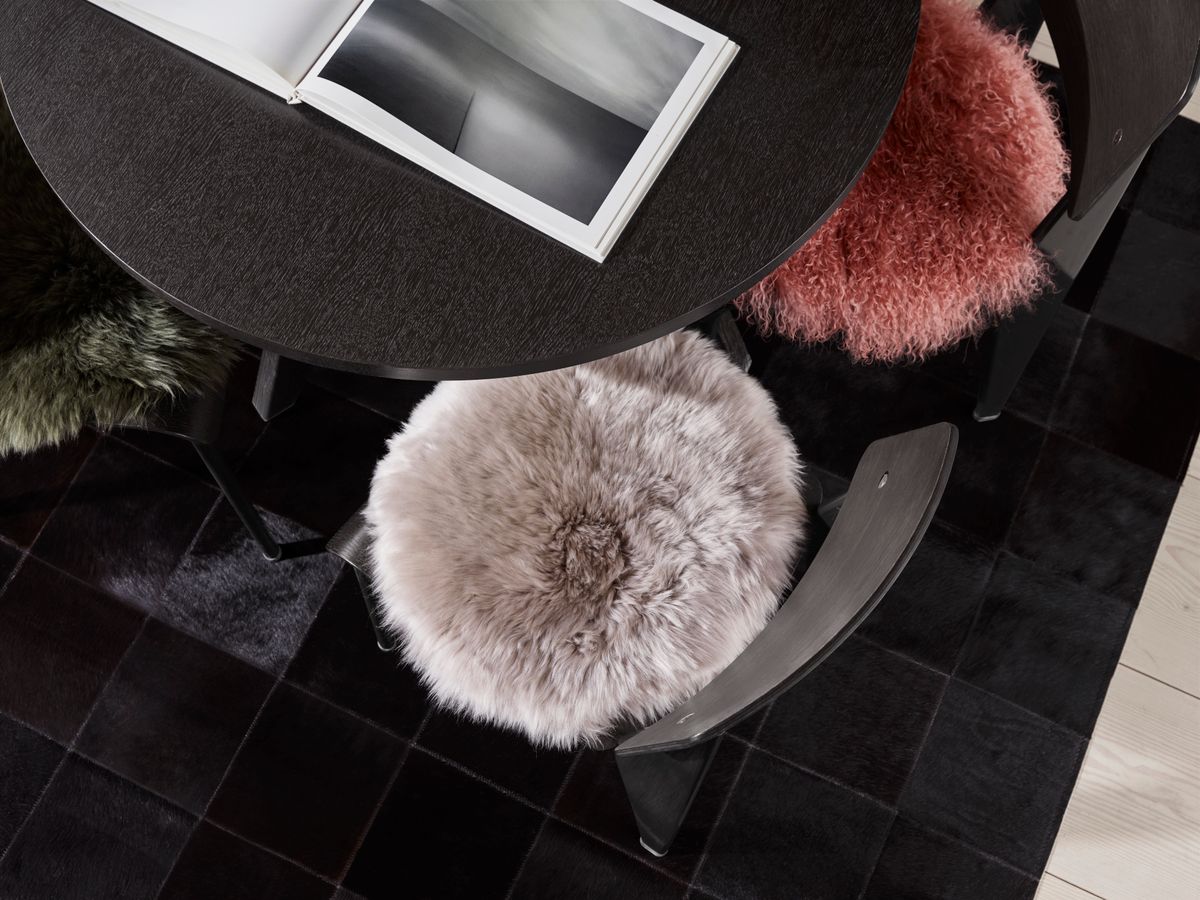 Tapis design en peau de vache Berlin Noir
