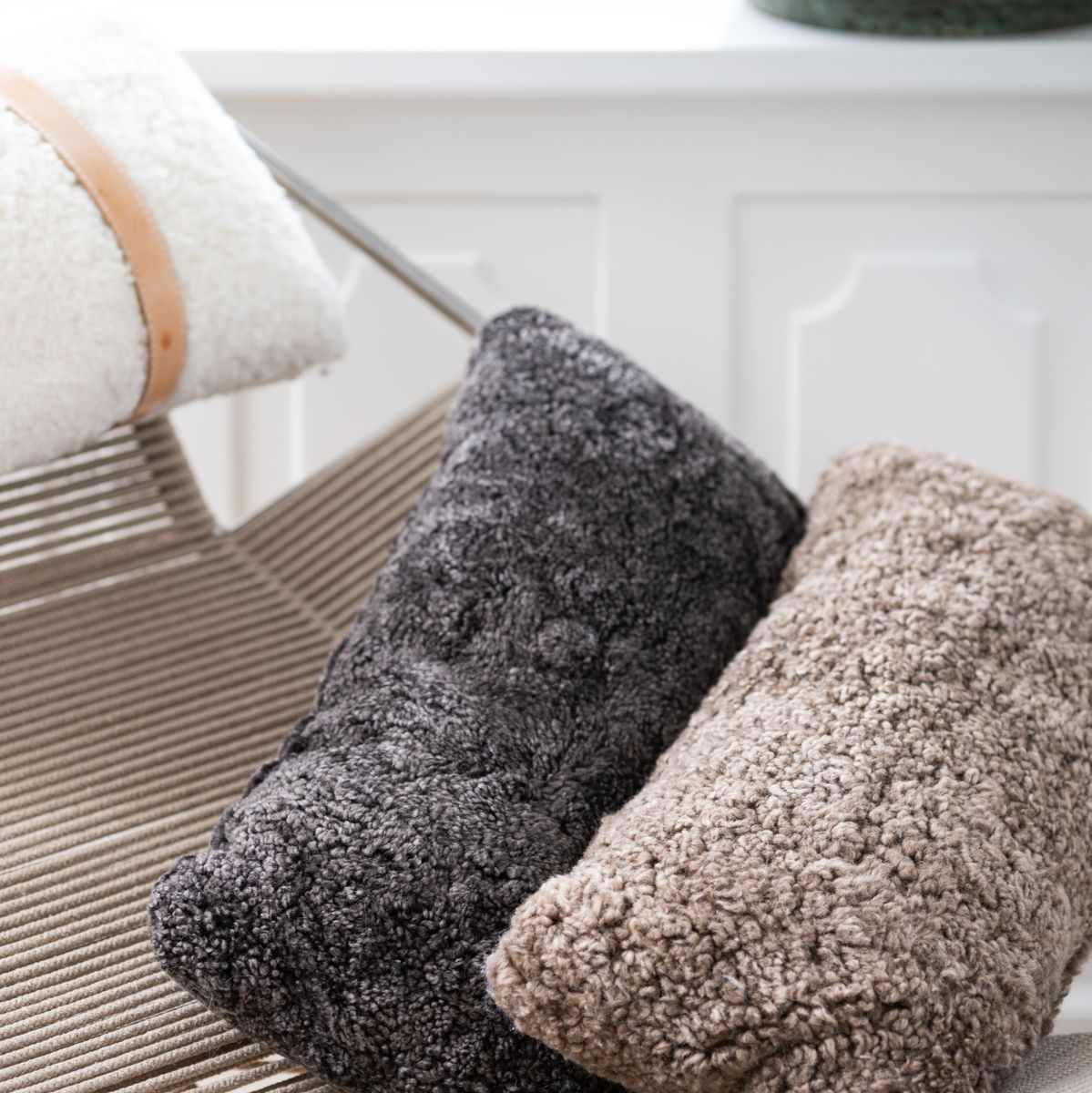 Coussin en laine courte de mouton Anthracite