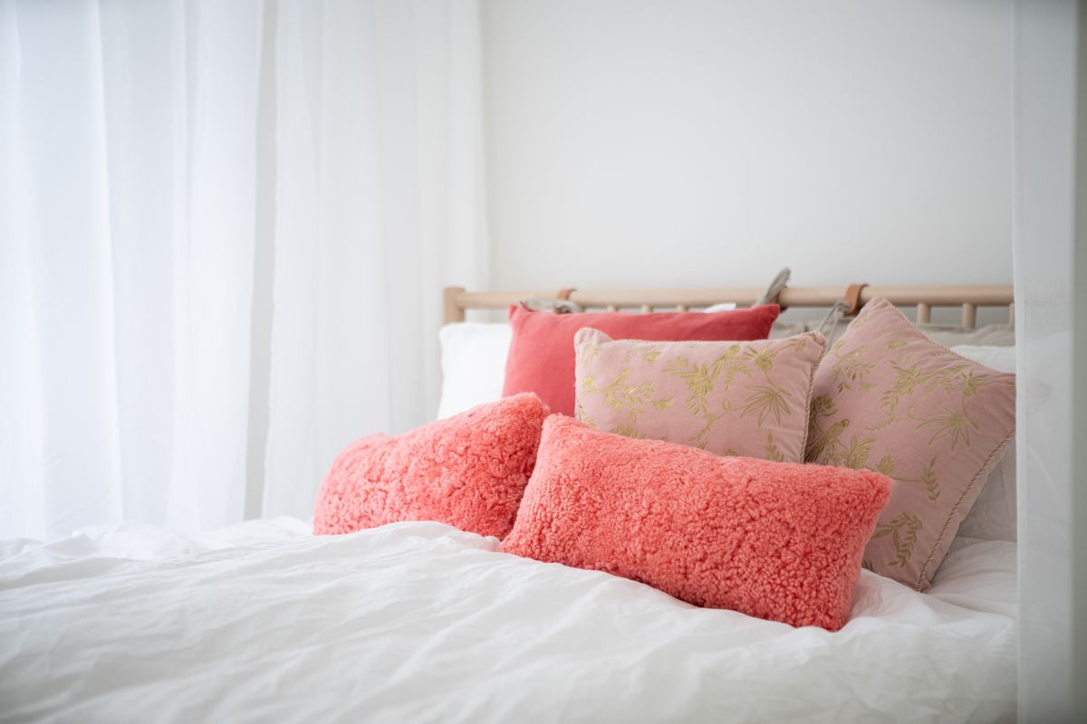 Coussin en laine courte Pêche