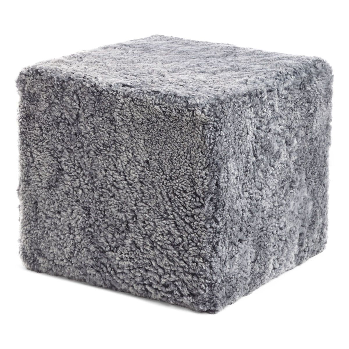 Pouf court en laine bouclée de mouton Gris Léger