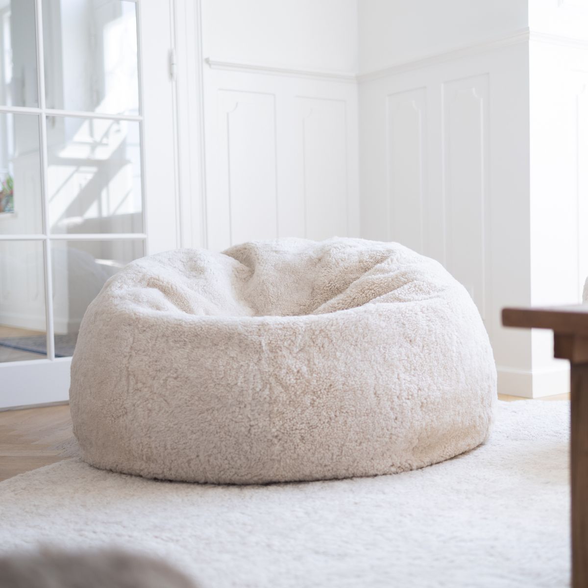 Pouf rond en peau de mouton à laine courte Anthracite