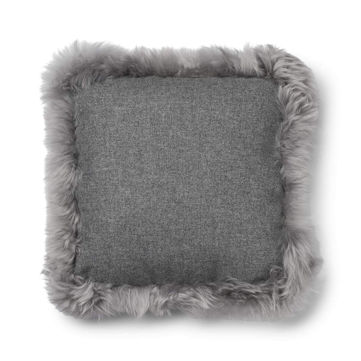 Coussin en peau de mouton longue laine Pierre/Gris clair