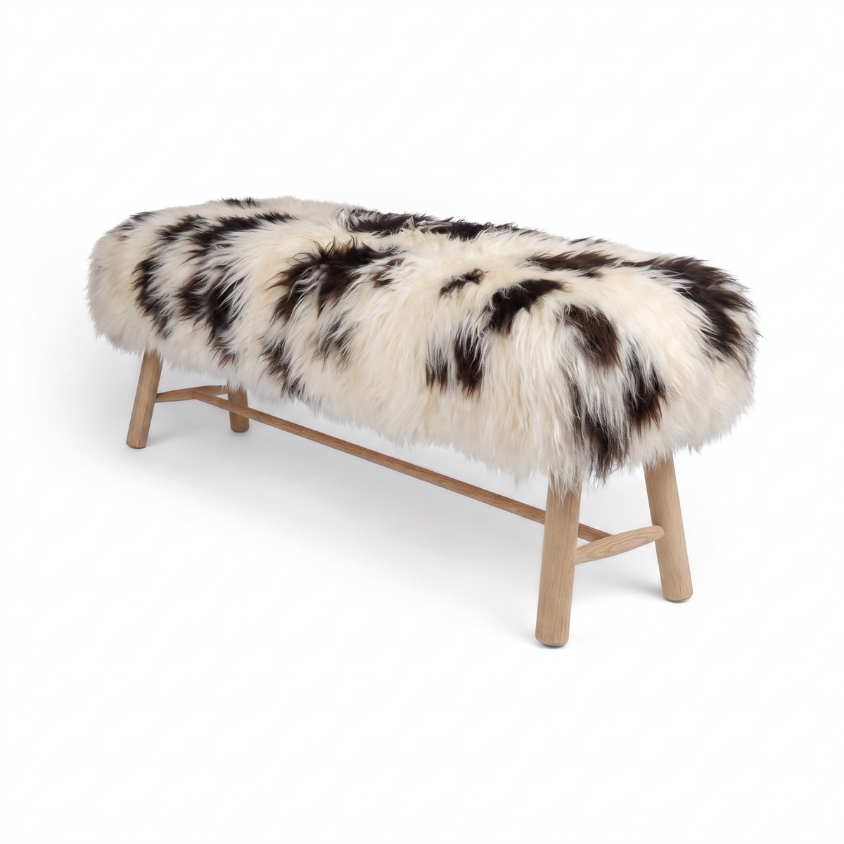 Banc Theo | Peau de mouton islandais | Pieds en chêne Repéré