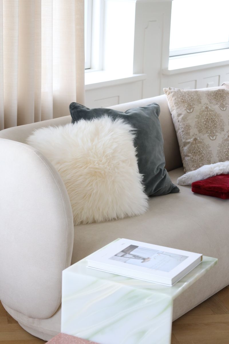 Coussin en peau de mouton longue laine Linge