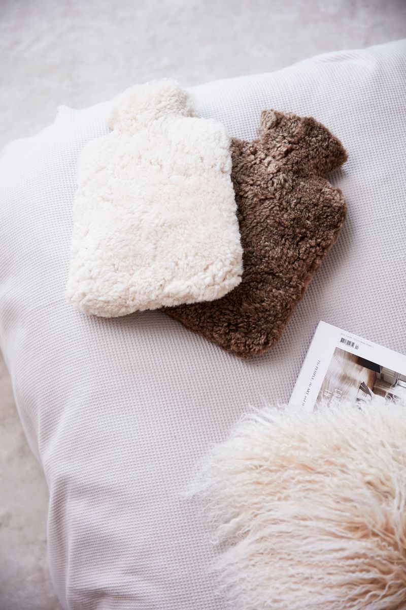 Bouillotte habillée de peau de mouton