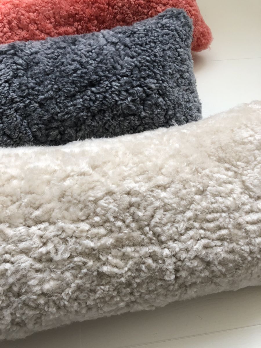 Coussin en laine courte de mouton