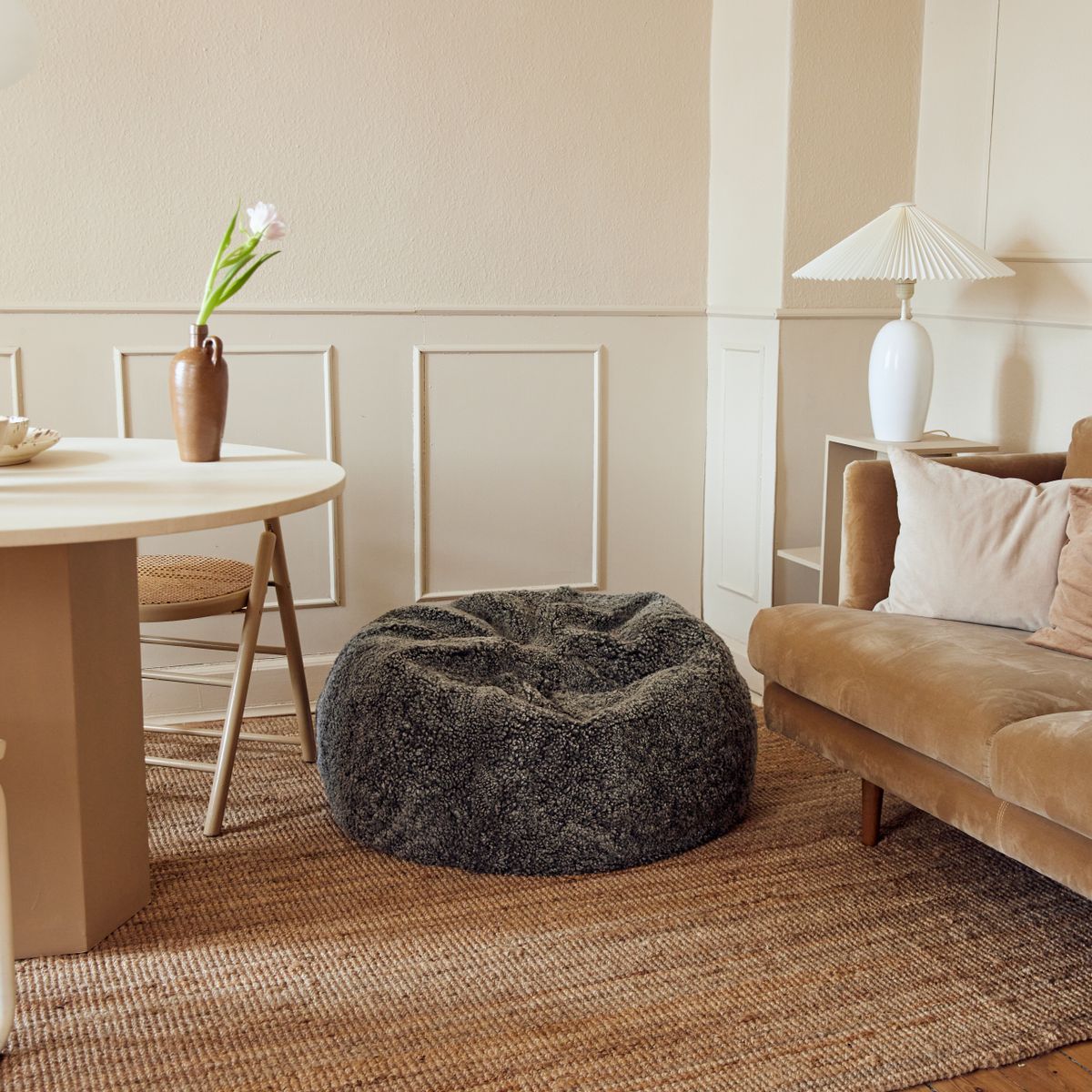 Pouf rond en peau de mouton à laine courte Anthracite