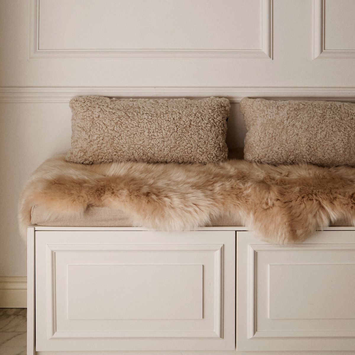 Peau de mouton de Nouvelle-Zélande à laine longue 90 cm Aubergine