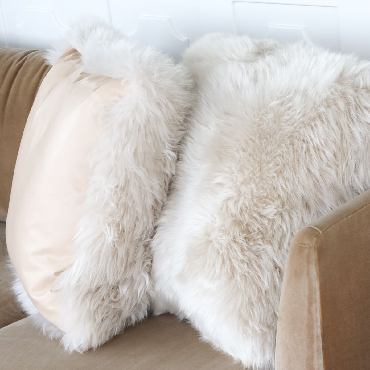 Coussin en peau de mouton longue laine Ivoire