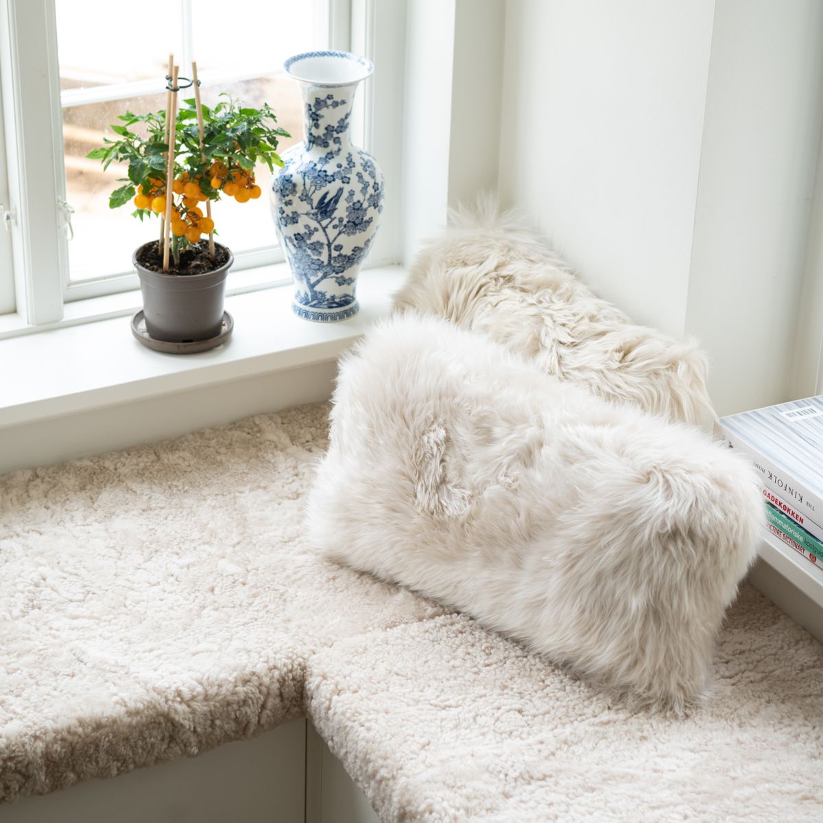 Coussin en peau de mouton longue laine Noir
