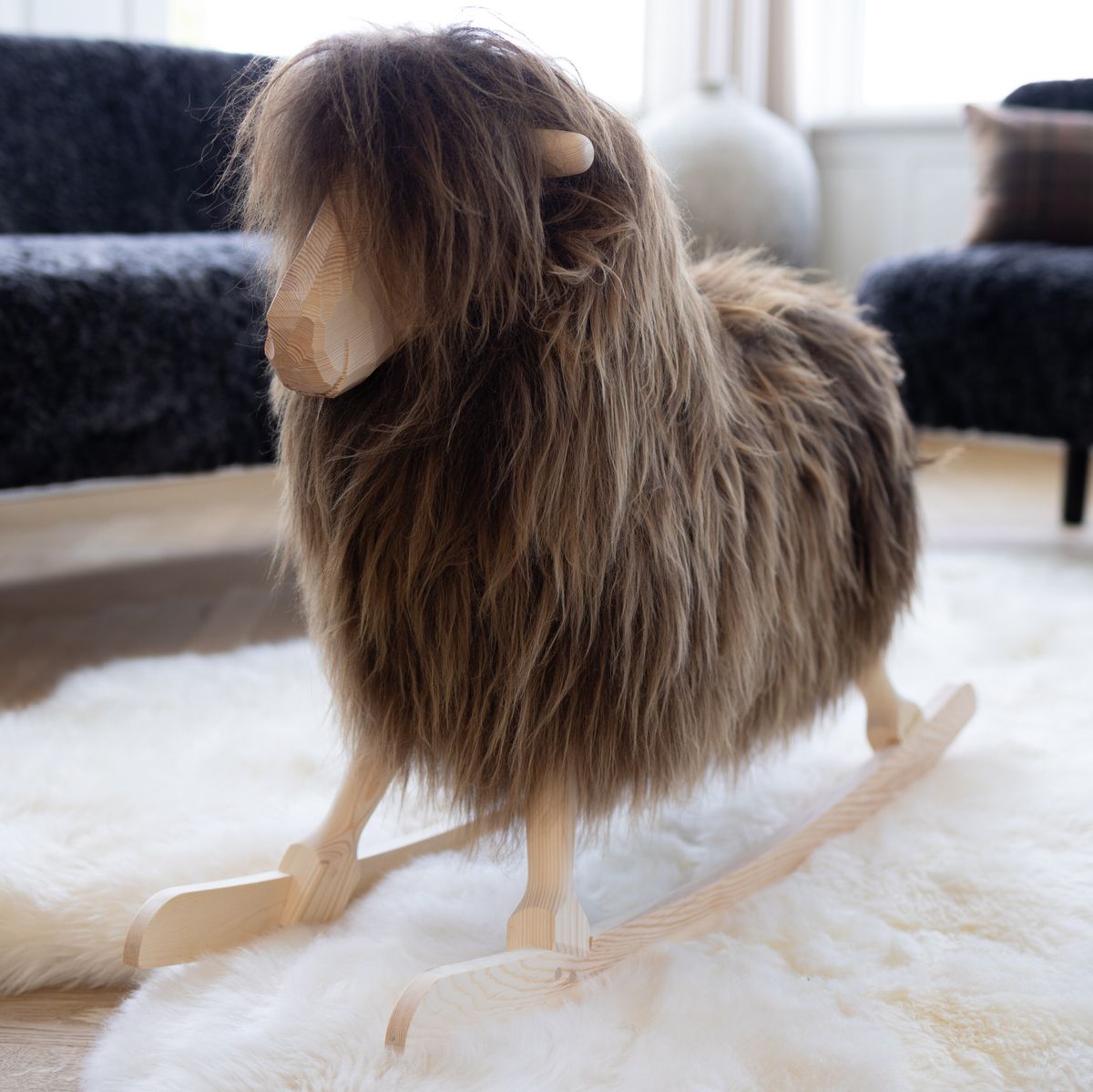 Mouton à bascule en peau de mouton à laine longue Noirâtre